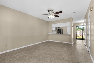 696 Tyner St in Fort Walton Beach, FL - Building Photo - Building Photo