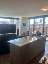 350 N Canal St in Chicago, IL - Building Photo - Building Photo