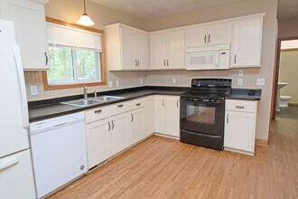321 2nd Ave NE in St. Cloud, MN - Foto de edificio - Building Photo