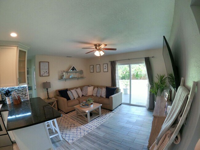 1011 59th Ave N in St. Petersburg, FL - Building Photo - Building Photo