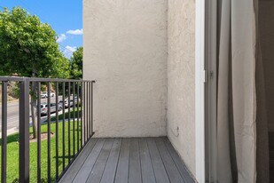 2850 Reynard Way 21, Unit 21 in San Diego, CA - Building Photo
