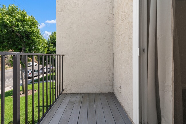 2850 Reynard Way 21, Unit 21