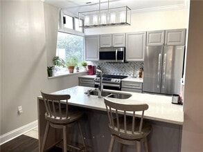 2479 Peachtree Rd in Atlanta, GA - Building Photo - Building Photo