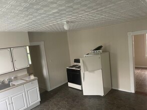 1211 City St, Unit 2 in Utica, NY - Foto de edificio - Building Photo