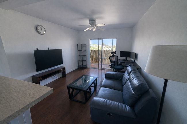 460 Golden Ave, Unit 430 in Long Beach, CA - Foto de edificio - Building Photo