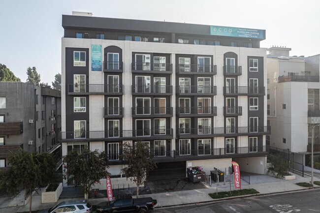 7050 Hawthorn – Coliving + Traditional Units in Los Angeles, CA - Building Photo - Building Photo