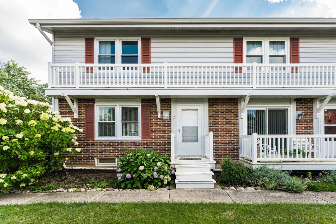 328 Georgetown Ct in Bloomingdale, IL - Building Photo