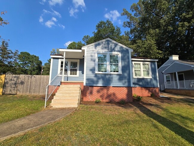property at 2801 Oak St