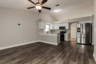 2117 Intervista Ln in Valrico, FL - Building Photo - Building Photo