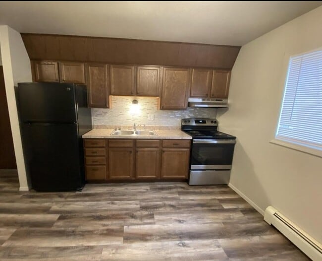 522 5th St W, Unit #1 in Williston, ND - Foto de edificio - Building Photo