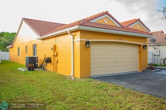 1566 Mira Vista Cir in Weston, FL - Building Photo - Building Photo