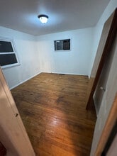 4737 E 174th St in Cleveland, OH - Foto de edificio - Building Photo