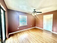 10513 Peach St photo'