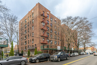 33-04 Junction Blvd in Jackson Heights, NY - Building Photo - Building Photo