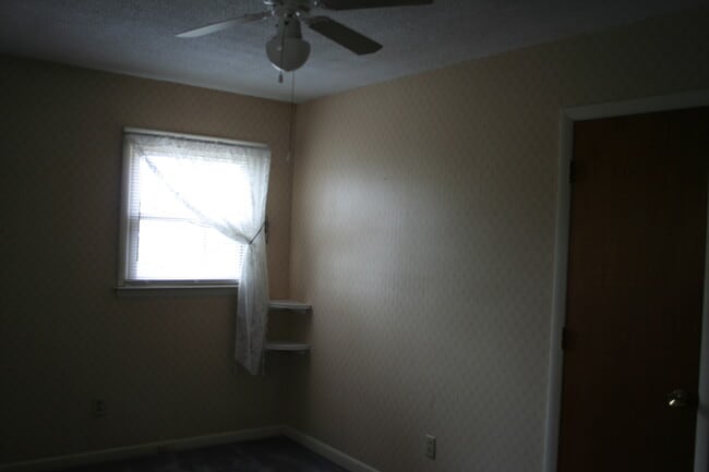 3695 Weyland Dr in Conover, NC - Foto de edificio - Building Photo