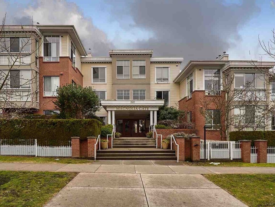 Magnolia Gate in Vancouver, BC - Building Photo