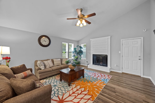 2414 Educational Dr in New Bern, NC - Foto de edificio - Building Photo