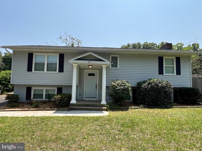 property at 311 Oakridge Dr