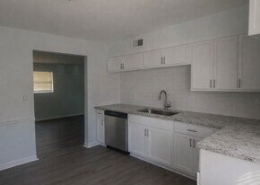 Dodson Courtyard in East Point, GA - Building Photo