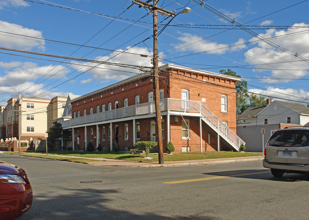 185-191 Laurel St in Bristol, CT - Building Photo