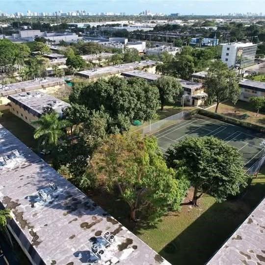 5168 NE 6th Ave in Oakland Park, FL - Building Photo