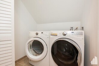 2437 N Ashland Ave in Chicago, IL - Building Photo - Building Photo