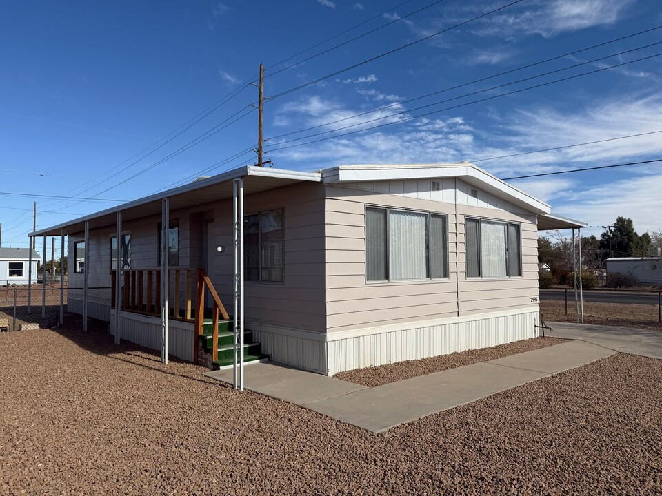 2995 E Ames Ave in Kingman, AZ - Foto de edificio