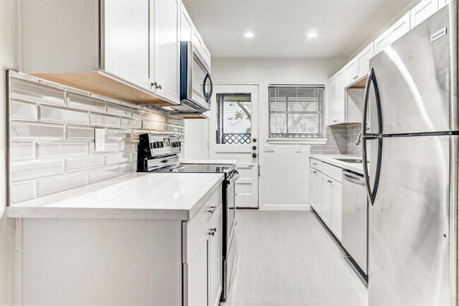 2245 Welch St in Houston, TX - Building Photo - Building Photo