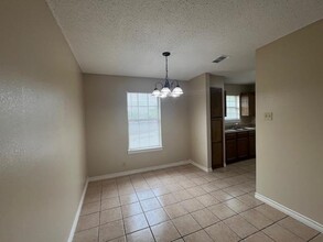 1001 E Travis St in Laredo, TX - Building Photo - Building Photo