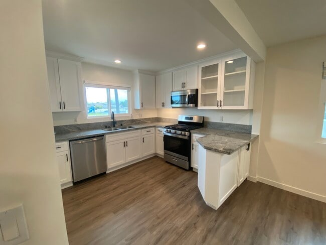 3902 W 178th St, Unit 4