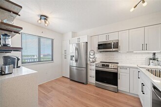 2240 N Cypress Bend Dr in Pompano Beach, FL - Foto de edificio - Building Photo