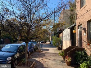 790 S Front St in Philadelphia, PA - Building Photo - Building Photo