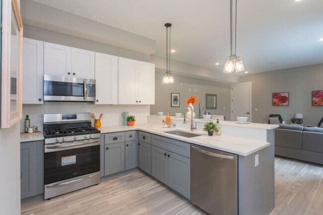 2547 Grays Ferry Ave in Philadelphia, PA - Building Photo - Building Photo