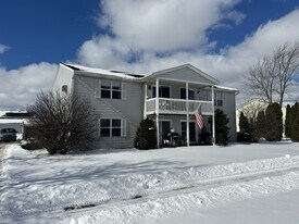 338 Oxford Ct in Holland, MI - Building Photo