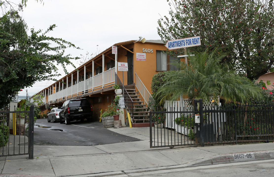 5601 Maywood Ave in Los Angeles, CA - Building Photo