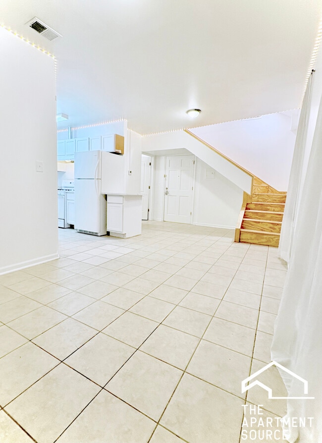 1900 S Throop St, Unit 6