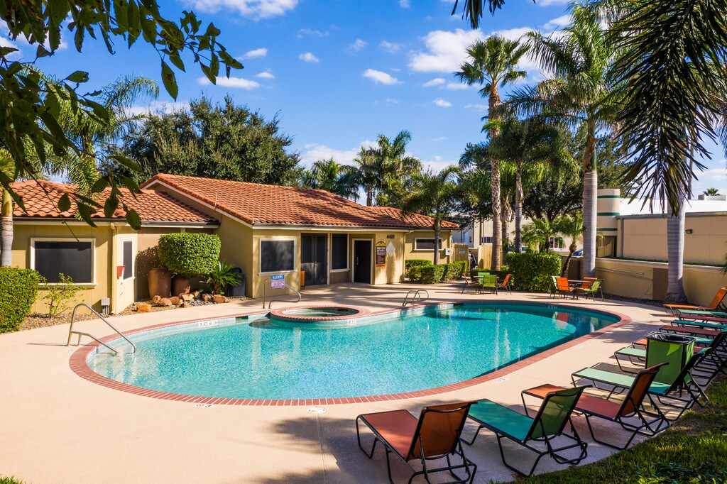 Landing on 6th McAllen, TX Apartments