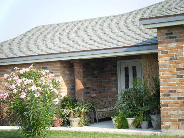 Ivey Groves Townhomes in Harlingen, TX - Building Photo