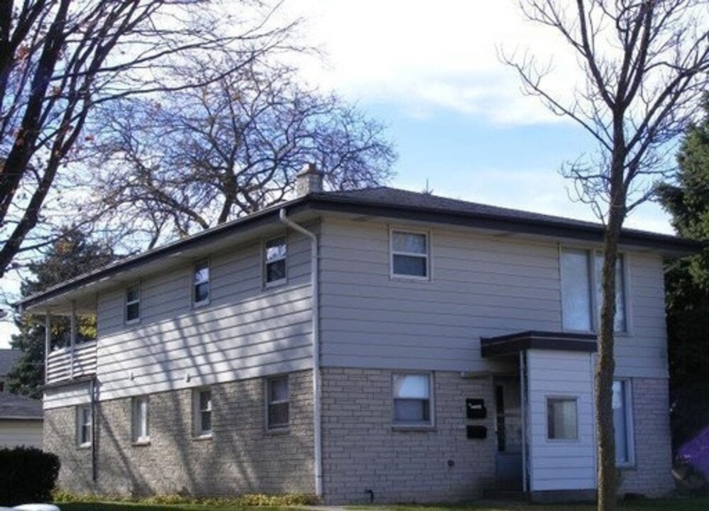 10317-10319 W Grant St in West Allis, WI - Building Photo