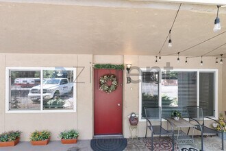 1168 Herbert Ave in South Lake Tahoe, CA - Foto de edificio - Building Photo