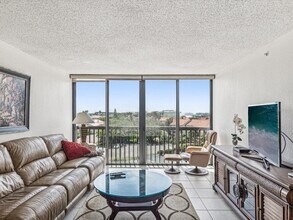 255 Dolphin Point, Unit 501 in Clearwater, FL - Foto de edificio - Building Photo