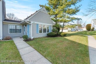 237 Wycoff Way W in East Brunswick, NJ - Building Photo - Building Photo