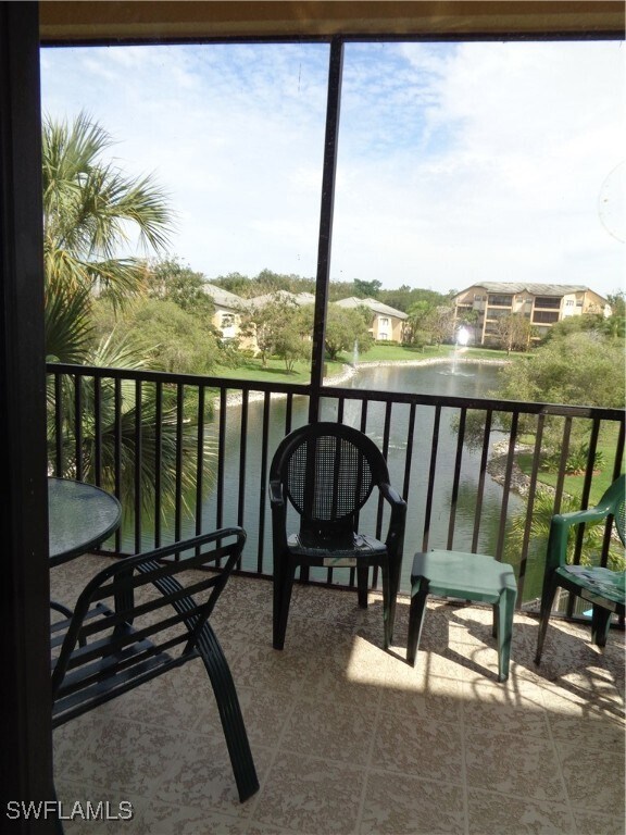 155 Vintage Cir in Naples, FL - Foto de edificio - Building Photo