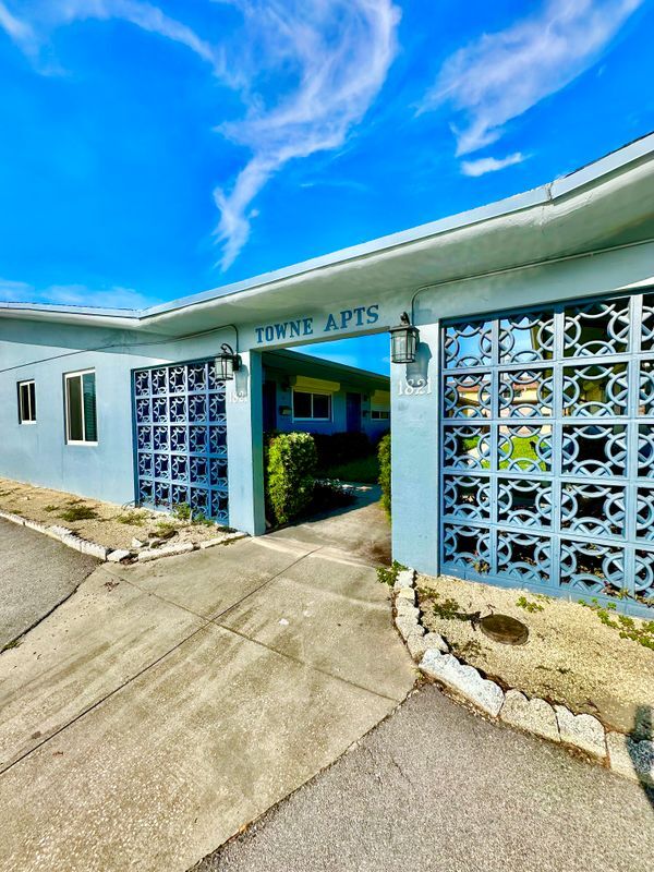 property at 1821 N 17th Ct