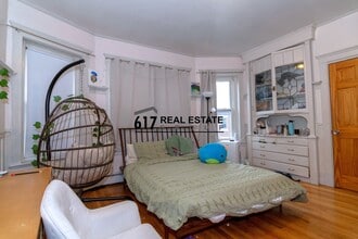 157 Thorndike St in Brookline, MA - Foto de edificio - Building Photo