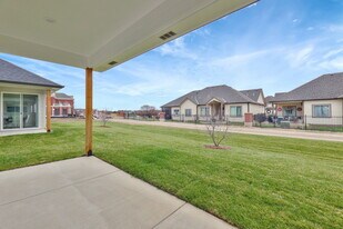 832 N Speyside Cir in Andover, KS - Building Photo