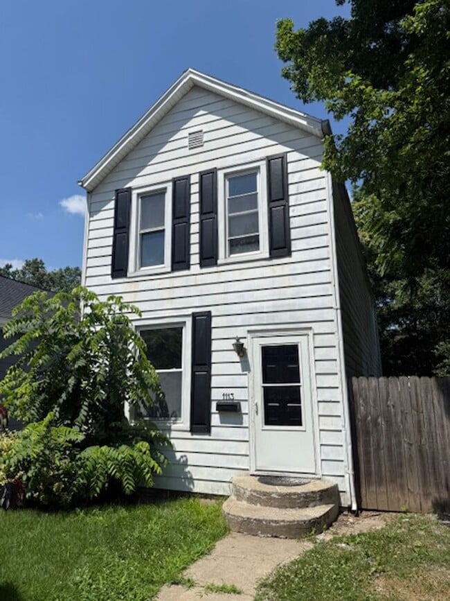 property at 1113 Henning Ave