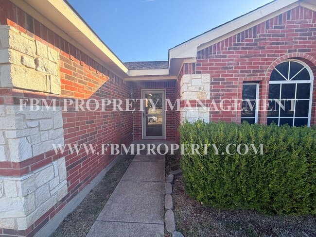 125 Logan Ln in Waxahachie, TX - Building Photo - Building Photo