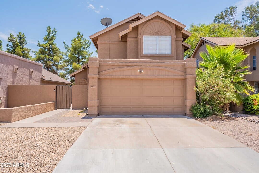 1121 W Manor St in Chandler, AZ - Building Photo