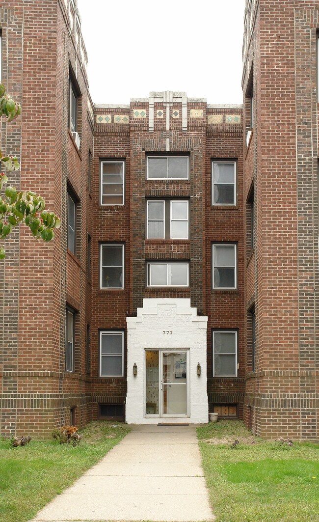 771 Farmington Ave in West Hartford, CT - Foto de edificio - Building Photo